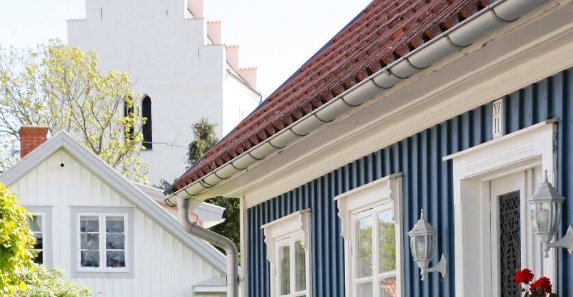 Färgstarka små trähus i Kristianopel
