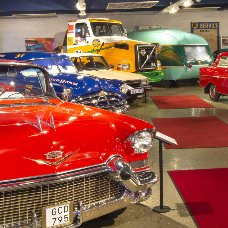 Besök Fabas bilmuseum i Karlskrona, ett museum fyllt av bilskatter.