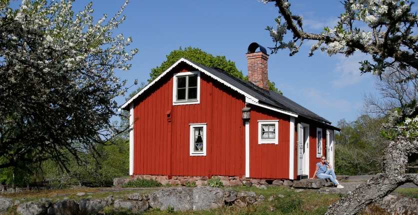 Boka stuga på Eriksberg utan vatten och el