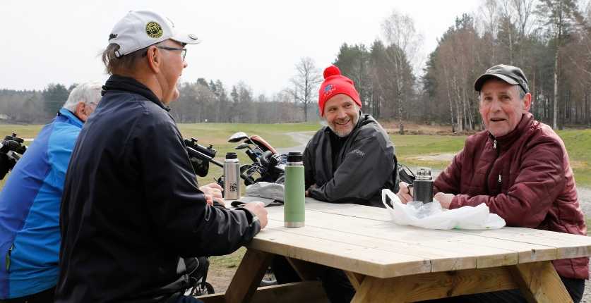 Golfspelare i Karlshamn, fikapaus på banan