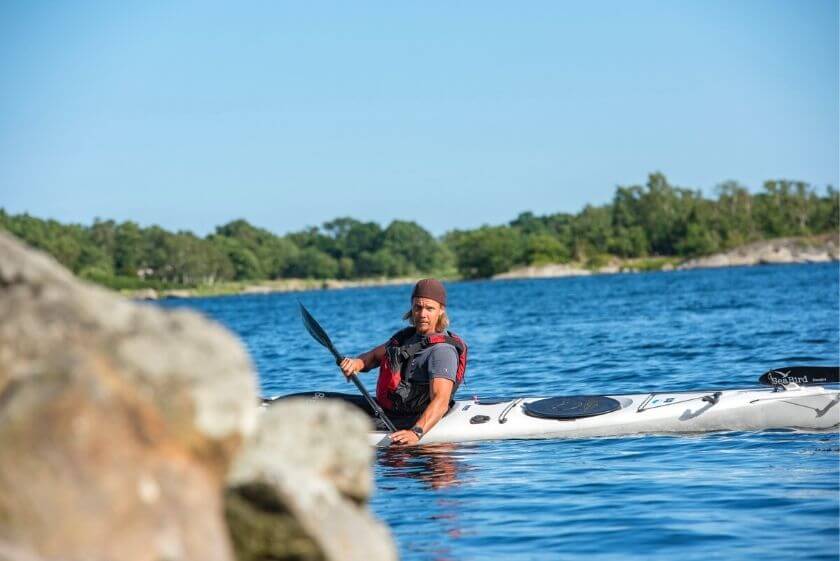 Sea kayaking in the Blekinge archipelago. Among rocks and stones. Step ashore on an island.