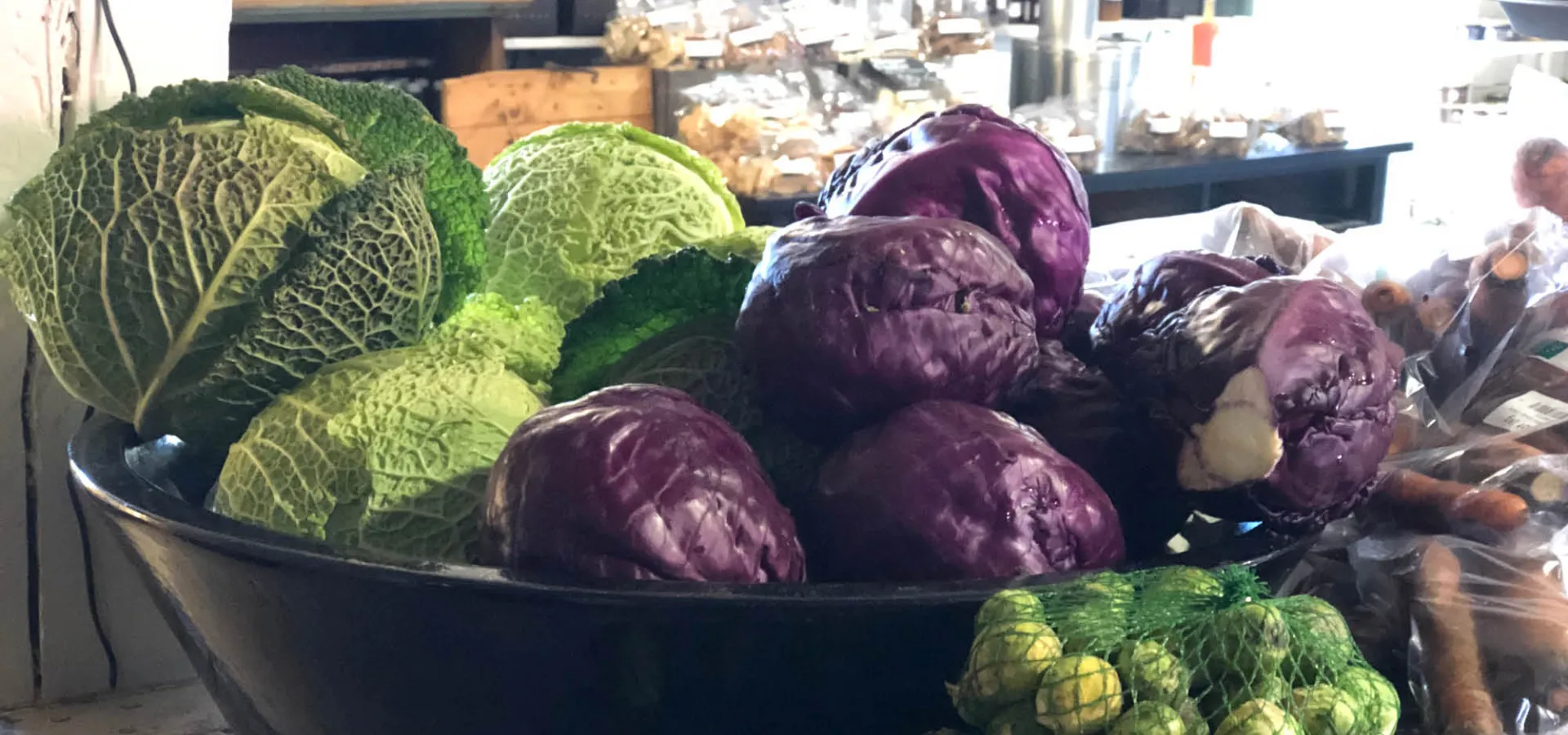 Gårdbutikerna är fyllda med säsongens grödor