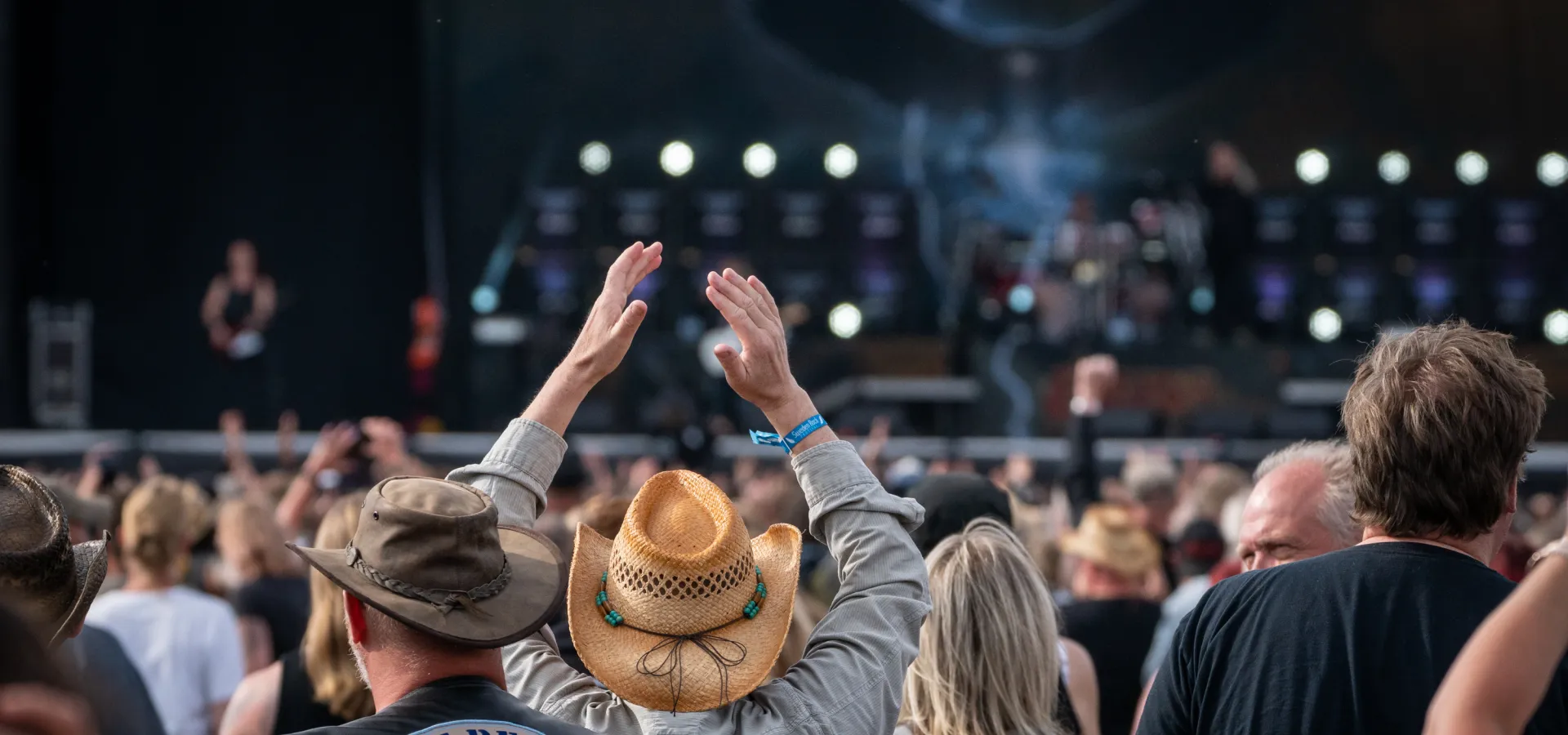 publik under konsert på Sweden rock festival