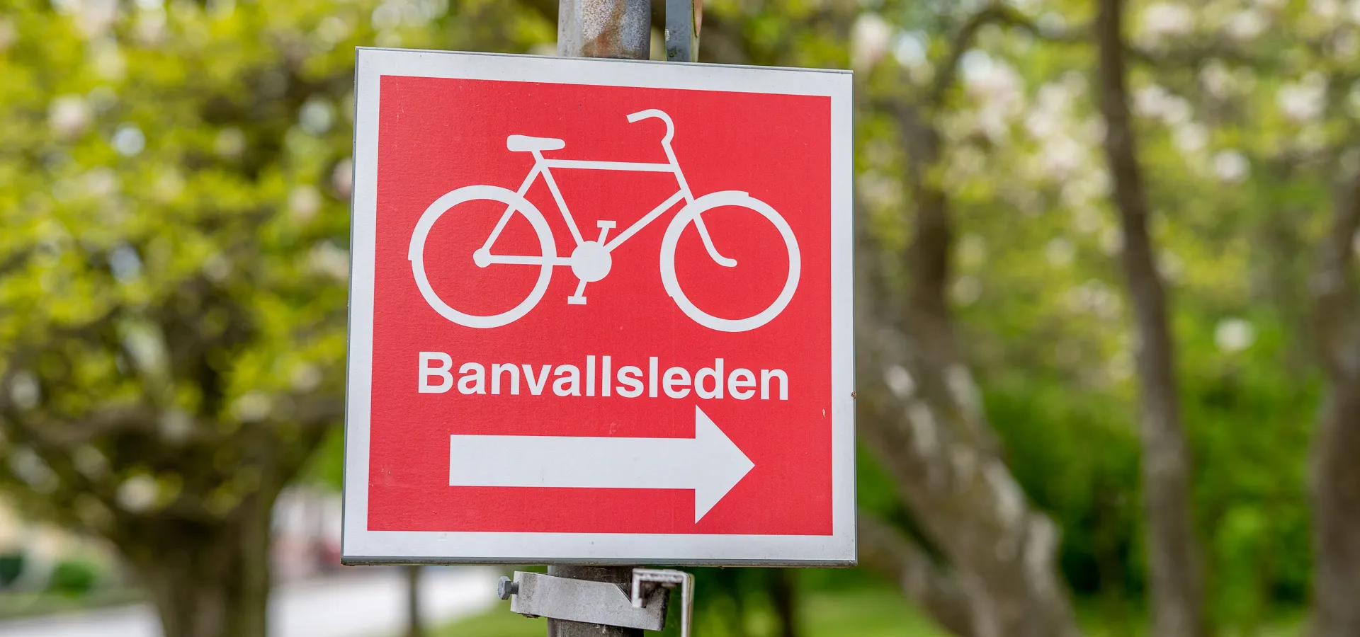 ​​Skylt för cykelled Banvallen