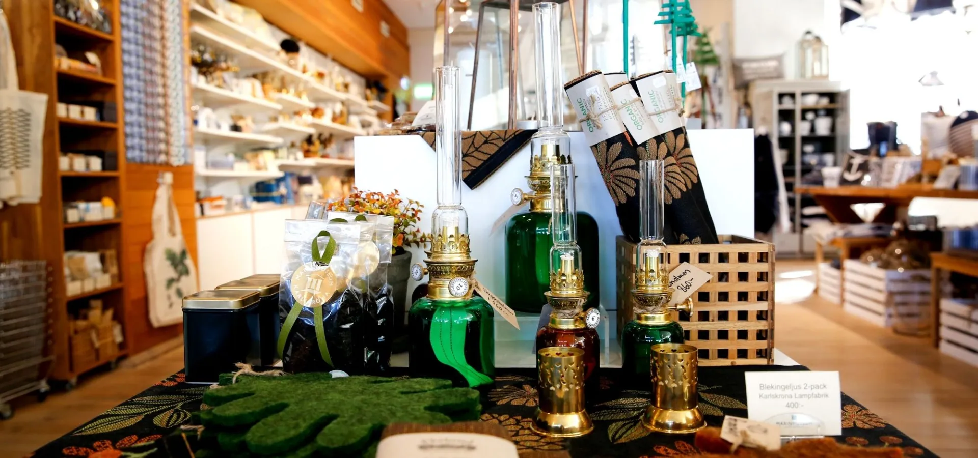 Karlskrona Byggnadsvårdsbutik med vackra fotogenlyktor från Karlskrona Lampfabrik i Blekinge.