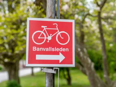 ​​Skylt för cykelled Banvallen