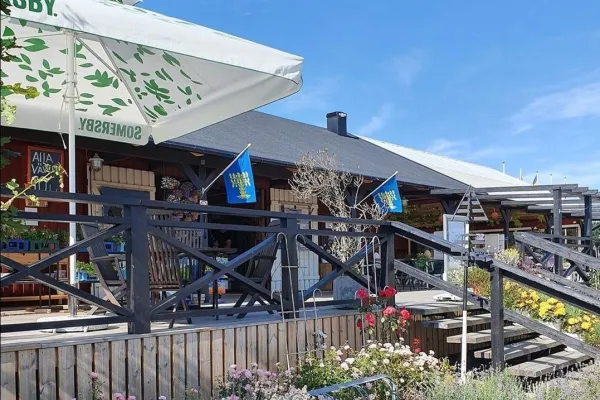 Brofästet Senoren gårdsbutik & Baltic café