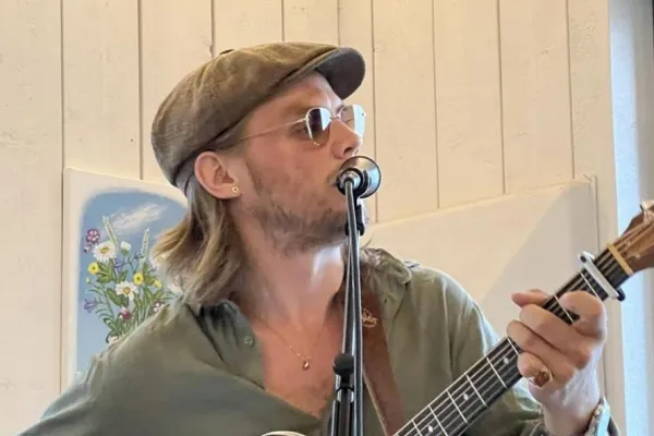 Säsongsavslutning och trubadurkväll på Tjärö