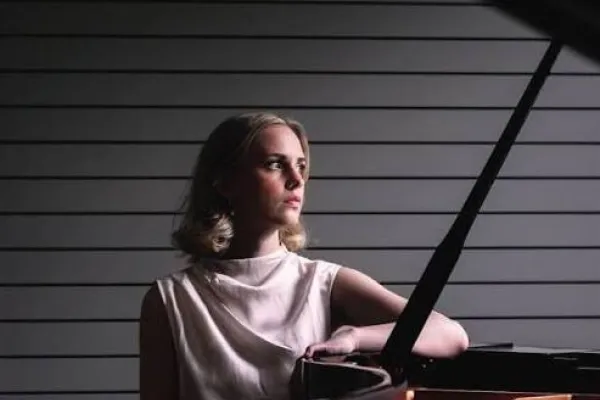 PIANOAFTON MED JULIA ISAKSSON