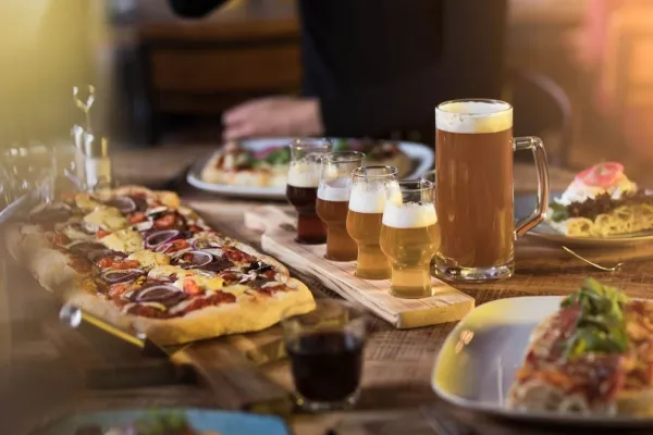 Gårds-försäljningsevent med guidad rundtur i bryggeri och destilleri på Bryggerifabriken