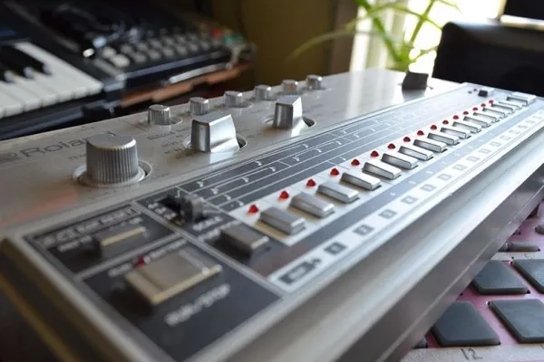 GROOVE ACID