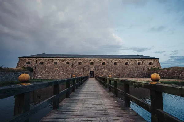 Guidad tur - Kura Skymning på Drottningskärs kastell