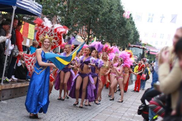 Festival parade samba dancers