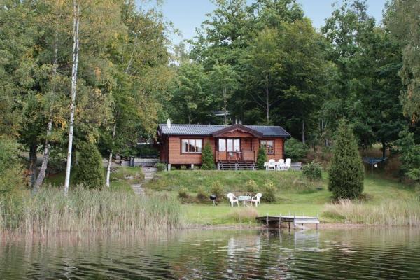 Cottage by the lake with a small jetty