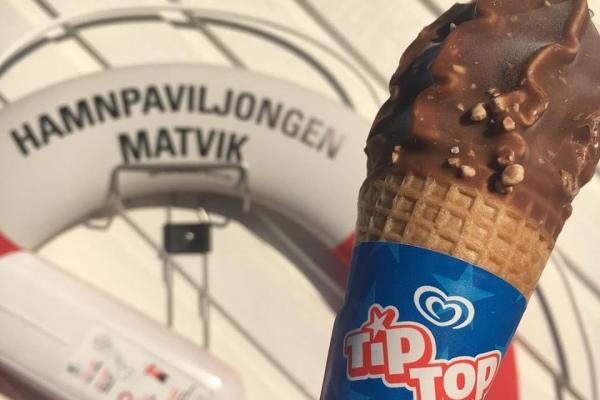 Ice cream at Matvik guest harbour